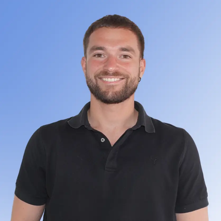Dominik Jegor, Senior Consultant at ACE Partners, smiling in a black polo shirt against a light blue background.